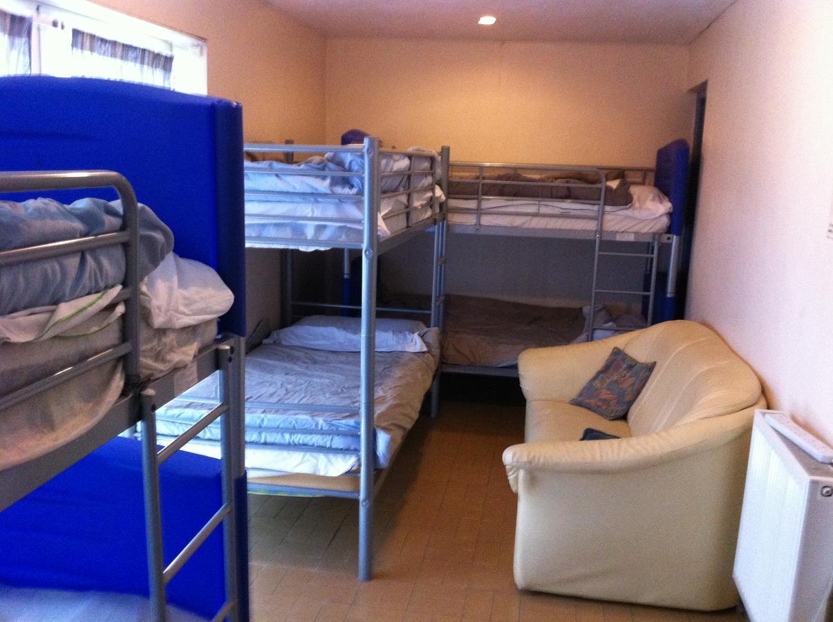 Pantyrathro International Hostel Кармартън Екстериор снимка