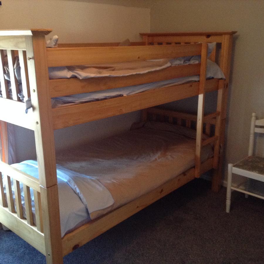 Pantyrathro International Hostel Кармартън Екстериор снимка