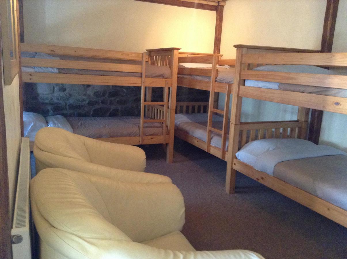 Pantyrathro International Hostel Кармартън Екстериор снимка