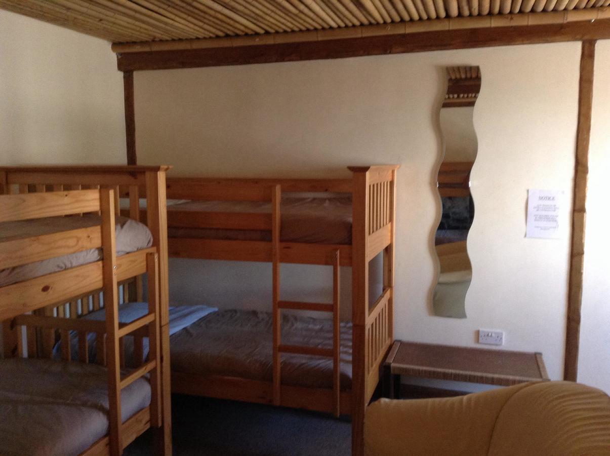 Pantyrathro International Hostel Кармартън Екстериор снимка