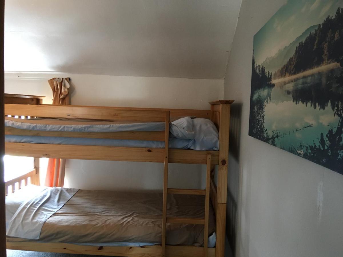 Pantyrathro International Hostel Кармартън Екстериор снимка