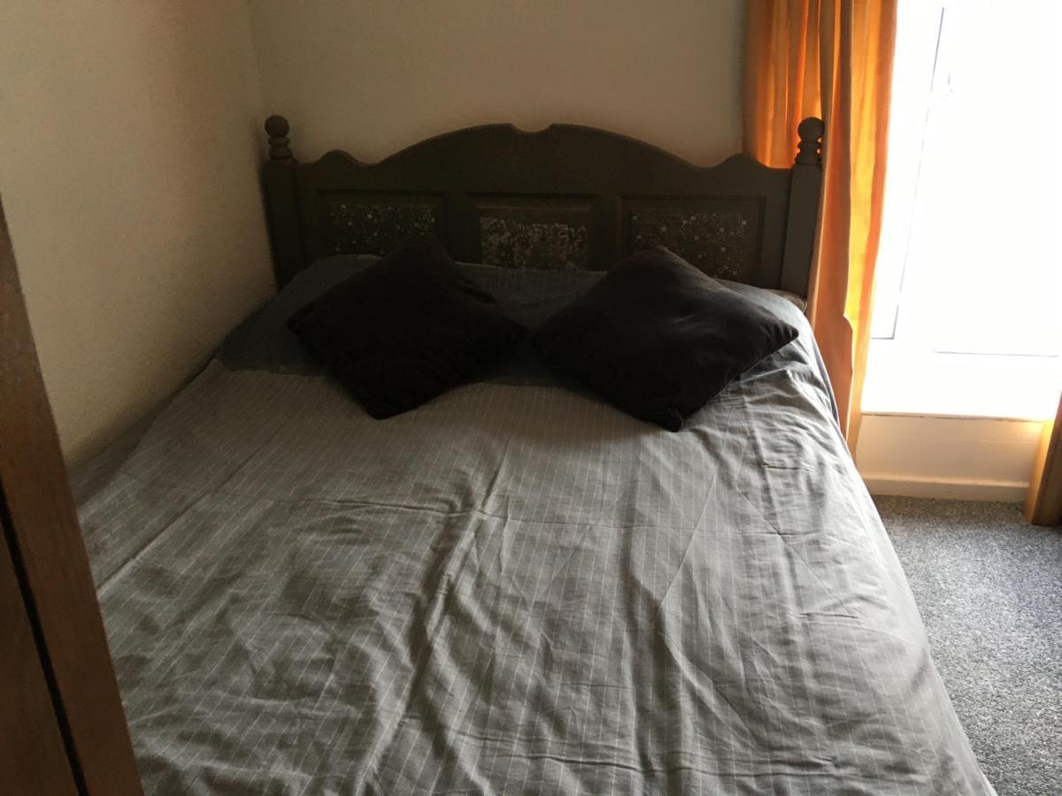 Pantyrathro International Hostel Кармартън Екстериор снимка