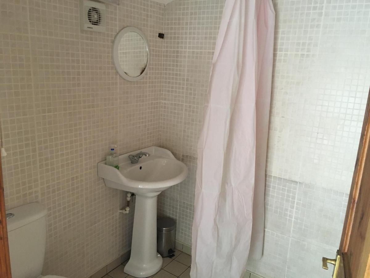 Pantyrathro International Hostel Кармартън Екстериор снимка